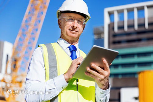 工地协奏曲 工程师与建设者的安全守护